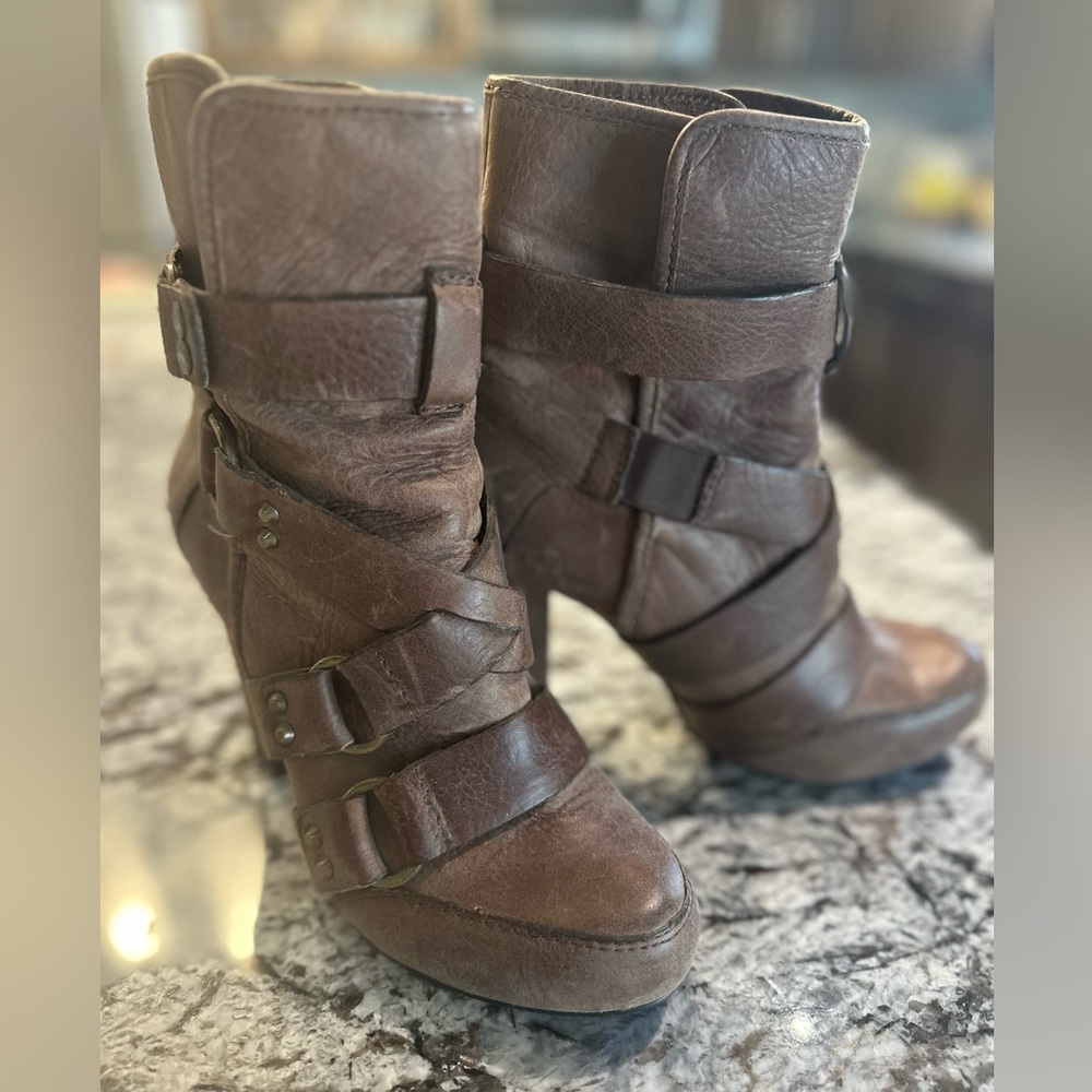 DKNYC Brown used boots Size 9